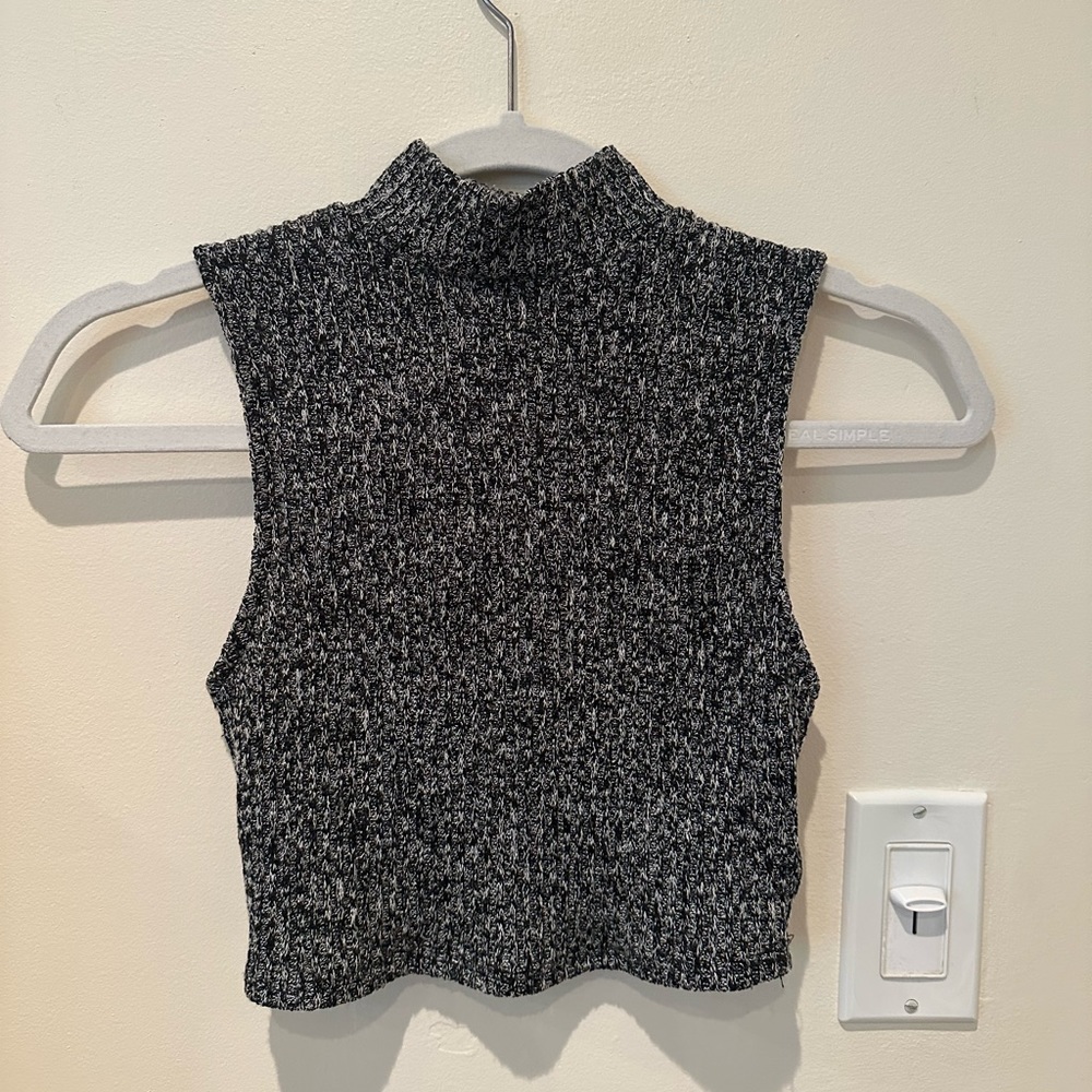 Cropped turtle neck